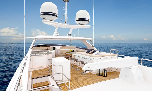 Askari yacht Genuine Flybridge Entertaining Deck