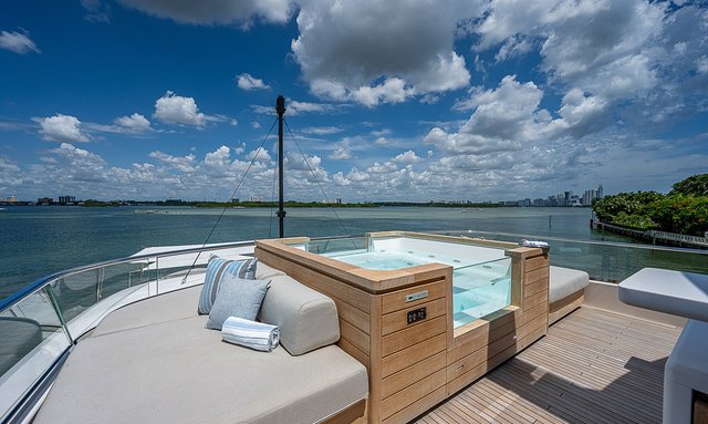 Uncaged Sea II yacht Spa Jacuzzi 