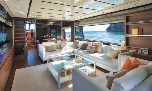Thyke yacht Dramatic Saloon Glazing