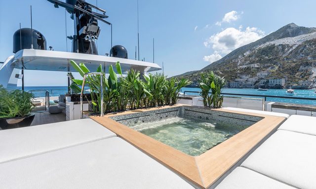 LEL yacht Outdoor Pools