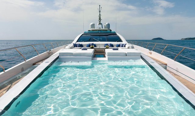 El Leon yacht Foredeck Splash Pool