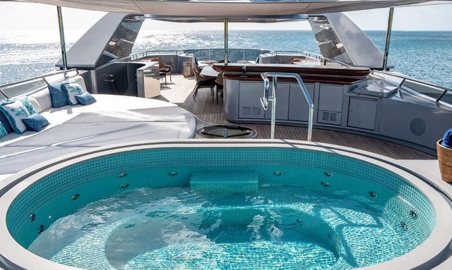 Vibrance yacht Luxurious Sundeck