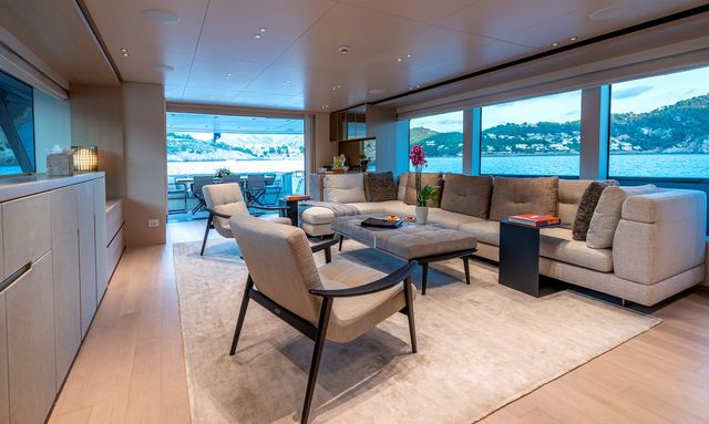 Sahasa yacht Convertible Sky Lounge