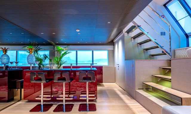 HH yacht Double-Height Loft