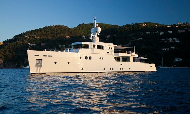 Preference 19 yacht Bold Naval-Inspired Profile