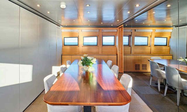 Venetico yacht Dining Capacity