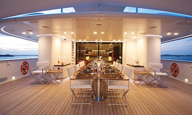 Capricorn yacht Al-fresco dining areas