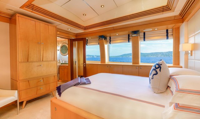 Victoria del Mar yacht Elevated Master Suite