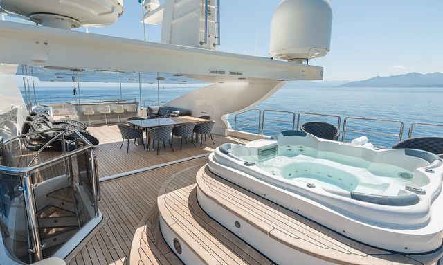 Panakeia yacht Social Sundeck