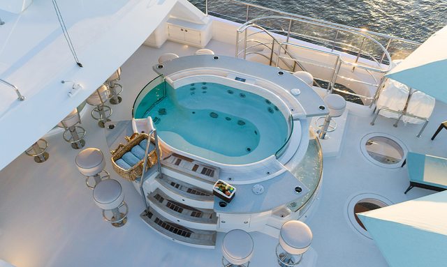 Serenity yacht Infinity Hot Tub