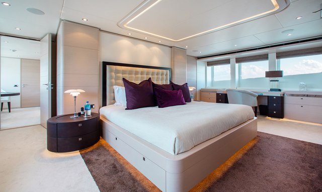 Lady L yacht Full-Beam Master Suite