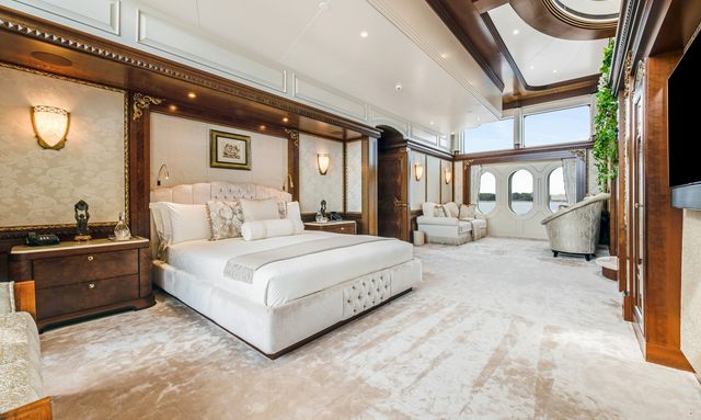 Calypso yacht Expansive Master Suite