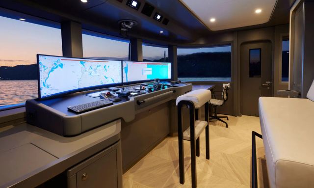 Lady Lene yacht Elevated Bridge Design