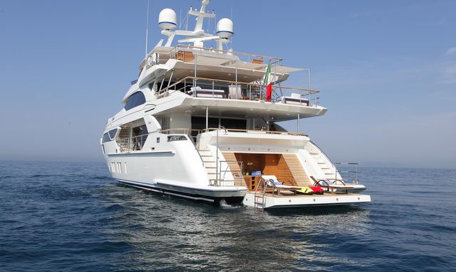 Bamboo yacht Uncluttered Beach Club