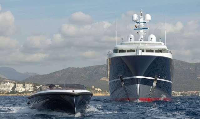 Predator yacht Deep Draft 