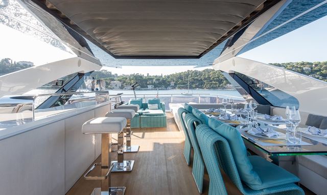 7 Seconds yacht Flybridge with Retractable Roof