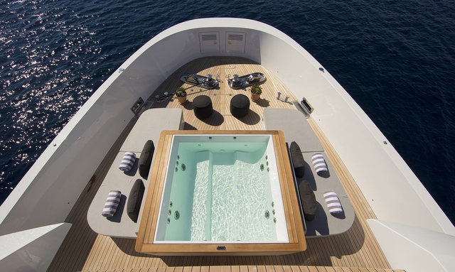 Casa yacht Forward cockpit with pool