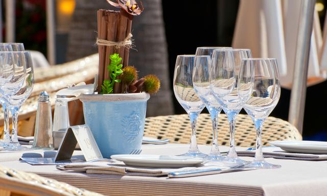 K3 yacht Circular Main-Deck Dining Area