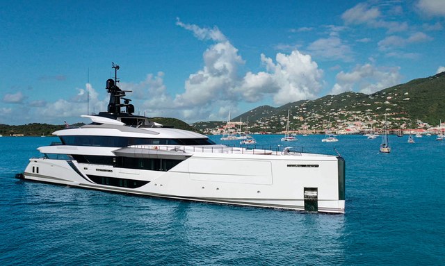 Comfortably Numb yacht Sleek Exterior Styling