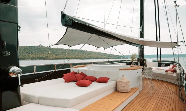 Reposado yacht Multi-Purpose Sun Deck