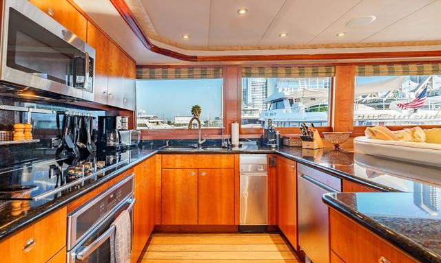Snowbored yacht Country Kitchen with Dinette