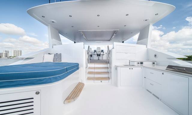 Lion's Den yacht Sun Deck With Clear Zoning
