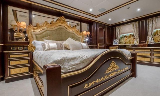 Beachm yacht Full-Beam Owner's Suite