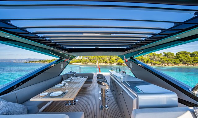Dolce Far Niente yacht Flybridge With Defined Zones