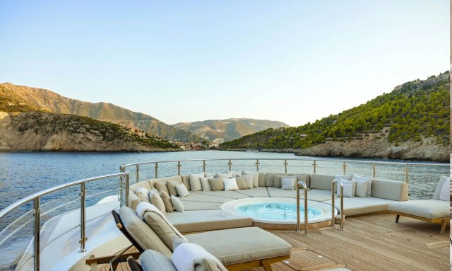 Emir yacht Sun Deck Oasis