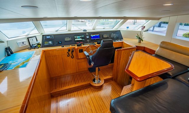 Carpe Diem yacht Raised Pilothouse