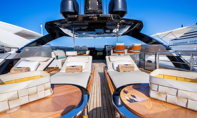 K Grace II yacht Elegant Flybridge