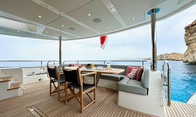Everdeen yacht Aft Cockpit Amenities