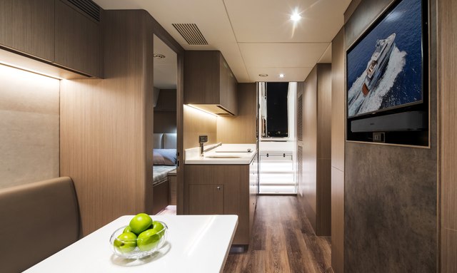 Freedom yacht Full-Service Galley