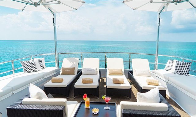 Grand Illusion yacht Aft Sundeck Lounging