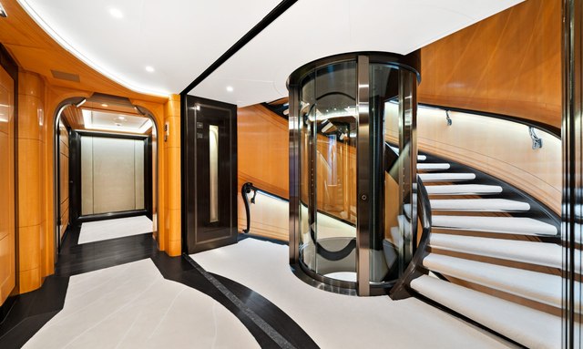 Amaryllis yacht Glass Elevator 