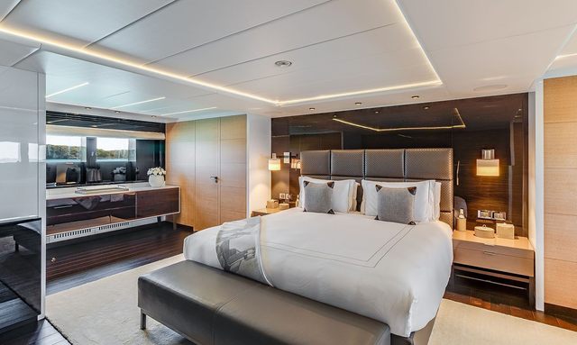 Bon Vivant yacht Owner's Suite