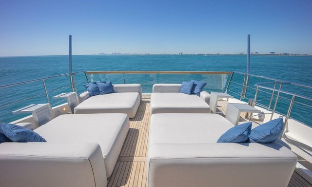 Phoenix yacht Versatile Sundeck