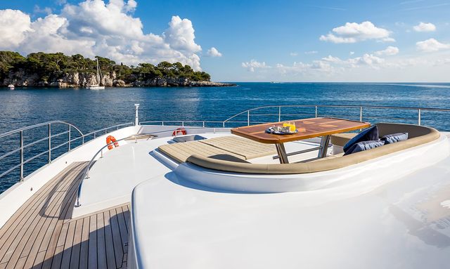 Amore yacht Portuguese Bow Lounge