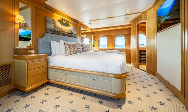 Destination yacht Main-Deck Owner's Suite