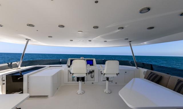 Imposter yacht Adventure-Ready Flybridge