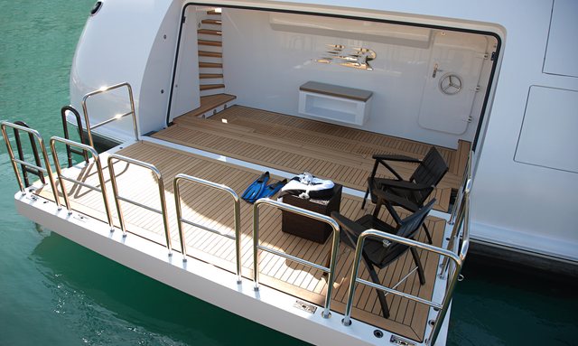 Hurricane Run yacht Extended Bathing Platform