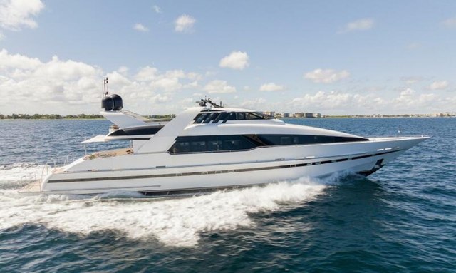 Entourage yacht Sports Superyacht