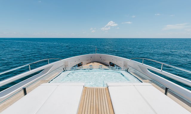 Lulus yacht The Island Foredeck