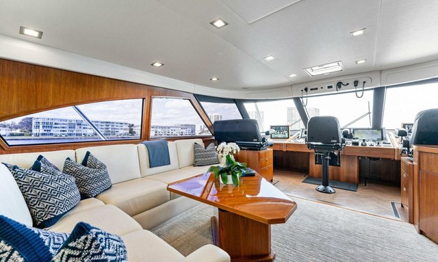 Paradise yacht Enclosed Flybridge