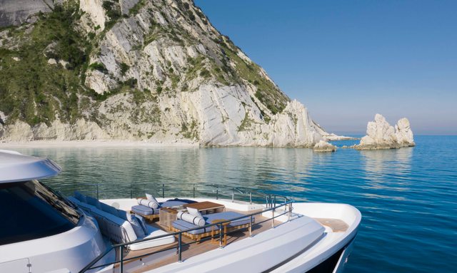 Sole yacht Open Foredeck and Shaded Aft Deck