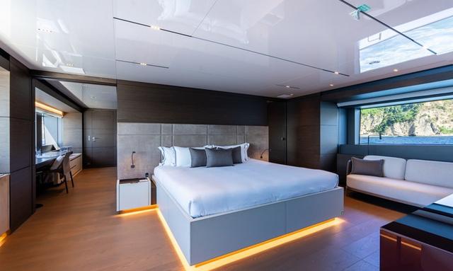 Lady M yacht Elegant Master Cabin