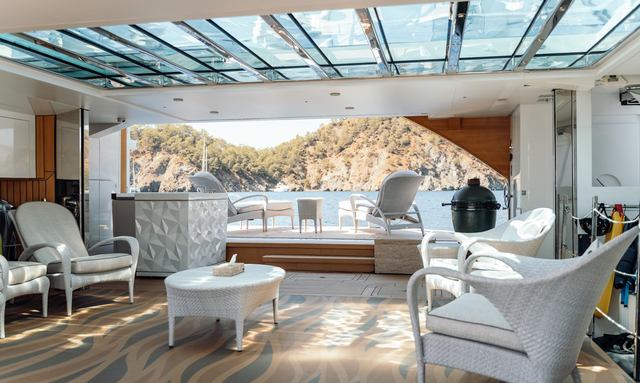Alulim yacht Glass-Bottom Infinity Pool