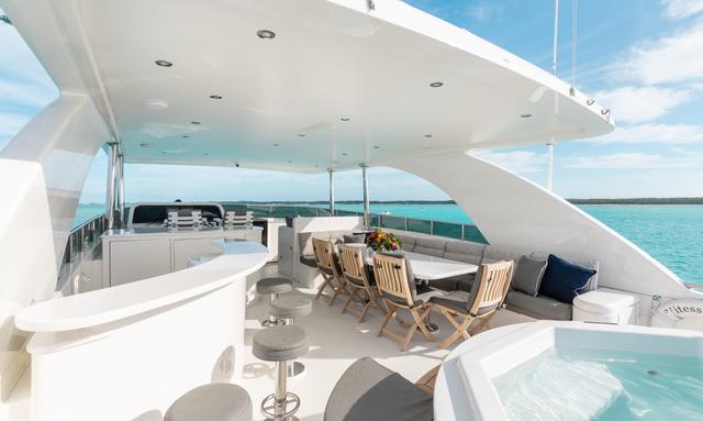 Lady Sandra yacht Expansive Flybridge
