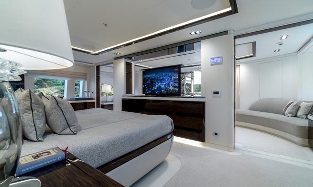 O'Mathilde yacht Master Suite Grandeur