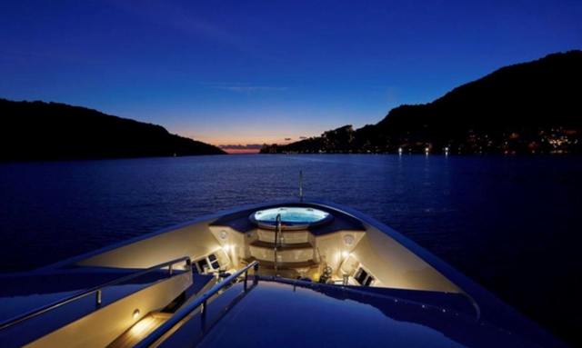Amara yacht Twin Jacuzzis
